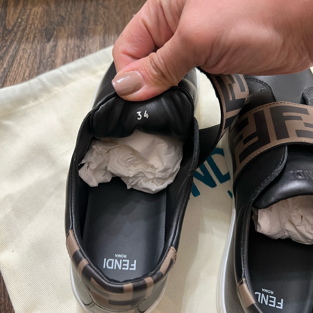 Fendi Kids' FF Logo Low Top Sneaker Kids Size 34 ( US 3) - Picture 5 of 11